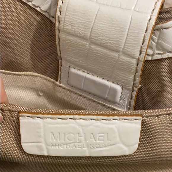 ✨HP✨ Michael Kors shoulder purse - Picture 6 of 8